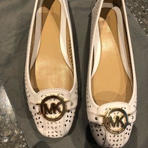 Michael Kors size 9.5 white leather flats